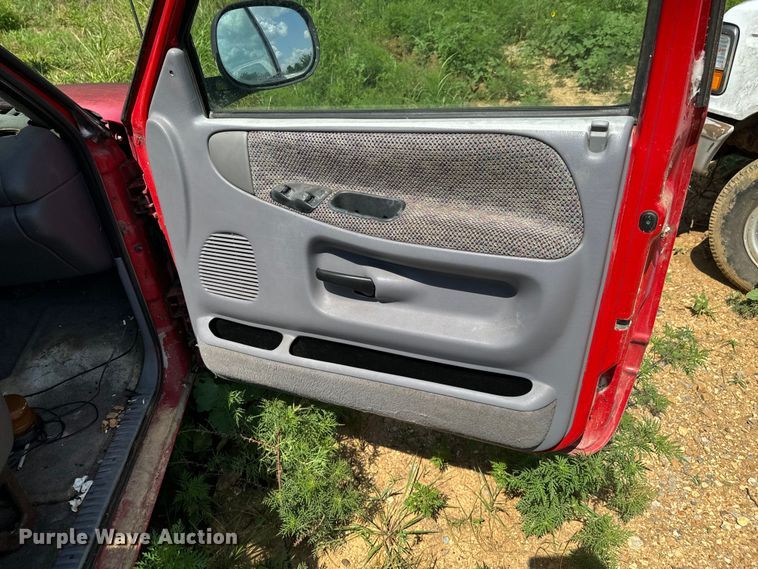 image for item DX0921 1998 Dodge Ram 1500 pickup truck cab and chassis