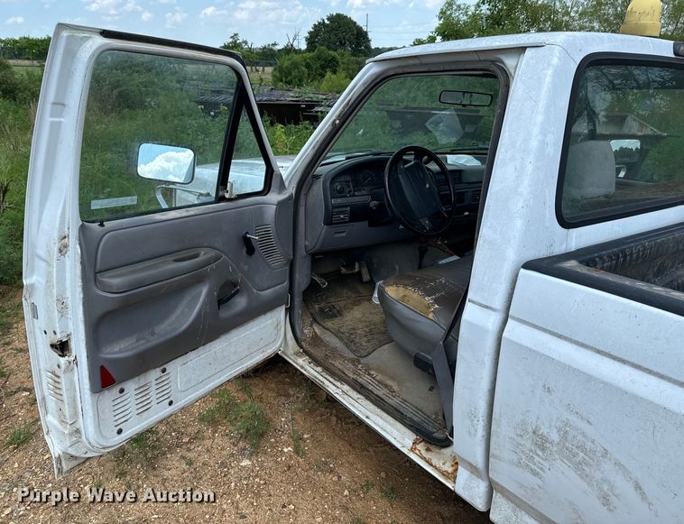 image for item DX0922 1995 Ford F150 pickup truck