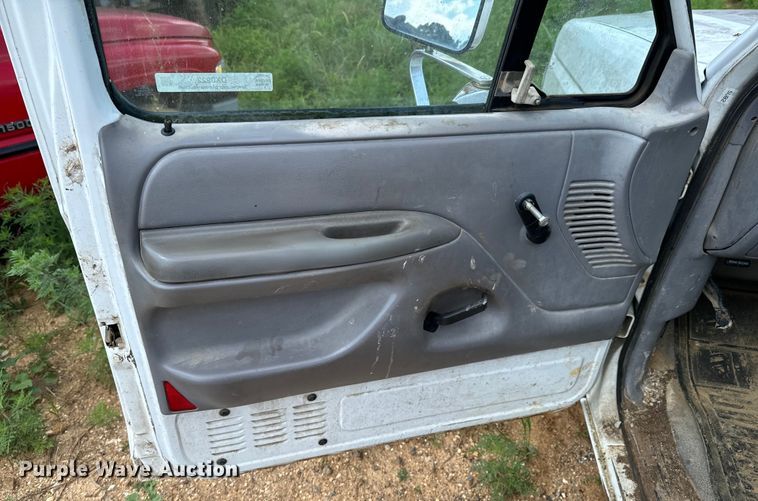 image for item DX0922 1995 Ford F150 pickup truck