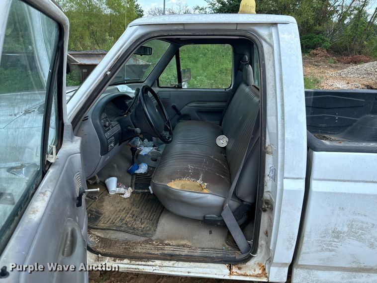 image for item DX0922 1995 Ford F150 pickup truck