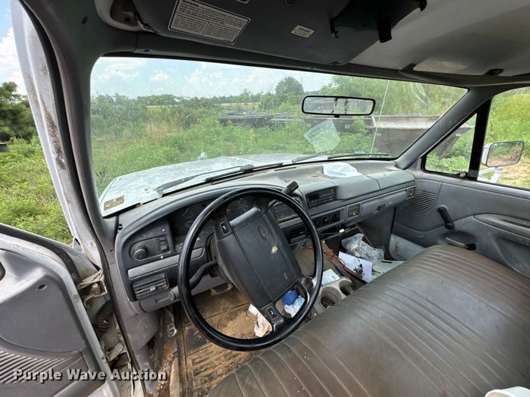 image for item DX0922 1995 Ford F150 pickup truck