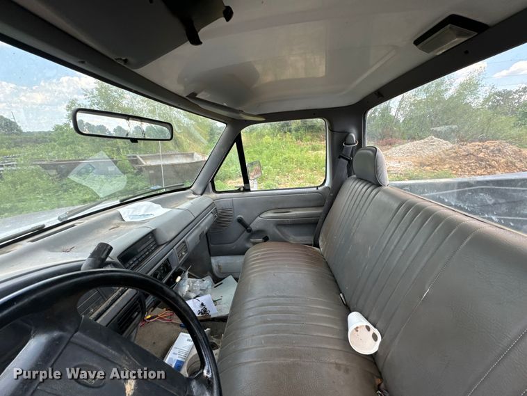 image for item DX0922 1995 Ford F150 pickup truck