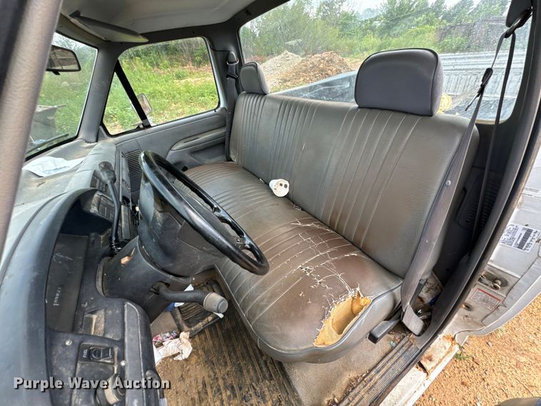 image for item DX0922 1995 Ford F150 pickup truck