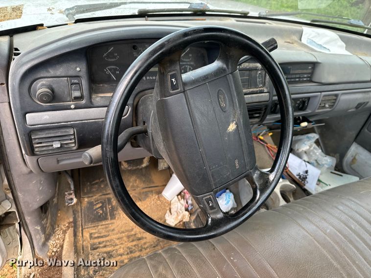 image for item DX0922 1995 Ford F150 pickup truck