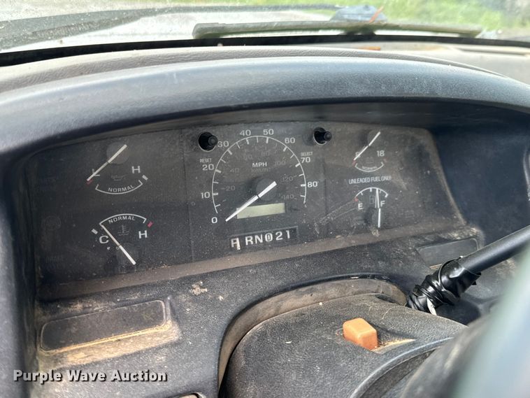 image for item DX0922 1995 Ford F150 pickup truck