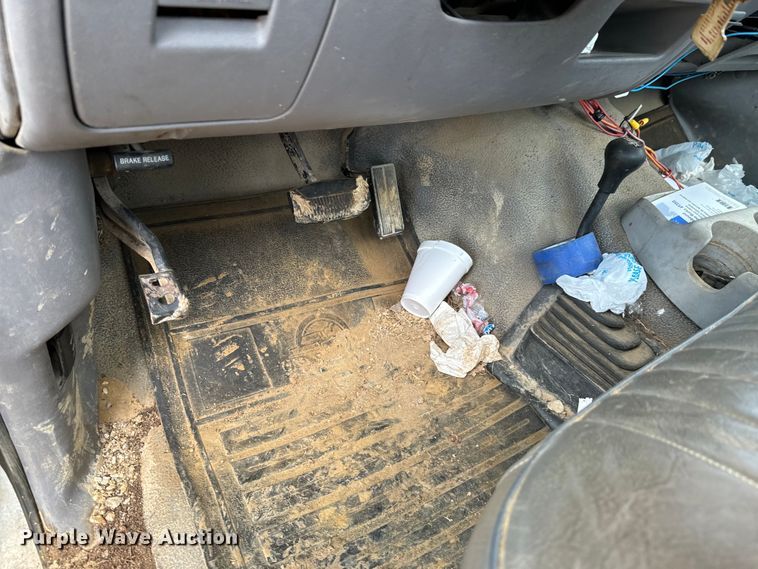 image for item DX0922 1995 Ford F150 pickup truck