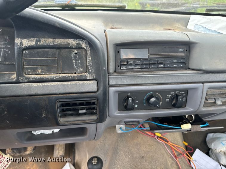 image for item DX0922 1995 Ford F150 pickup truck