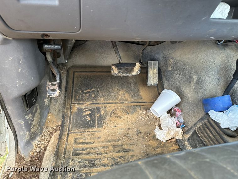 image for item DX0922 1995 Ford F150 pickup truck