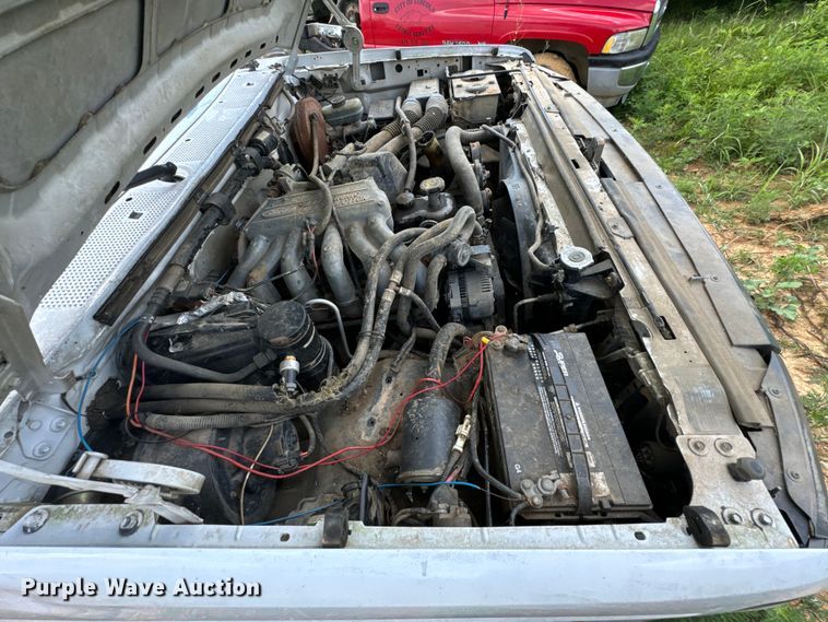 image for item DX0922 1995 Ford F150 pickup truck