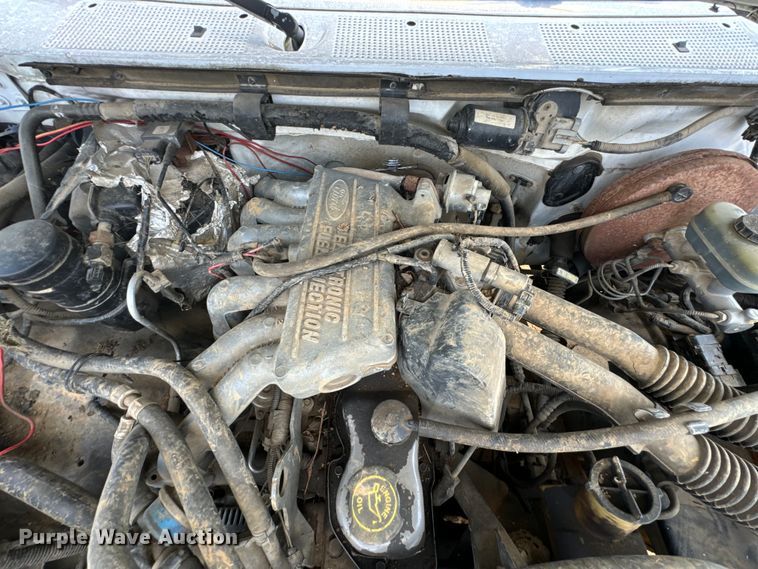 image for item DX0922 1995 Ford F150 pickup truck