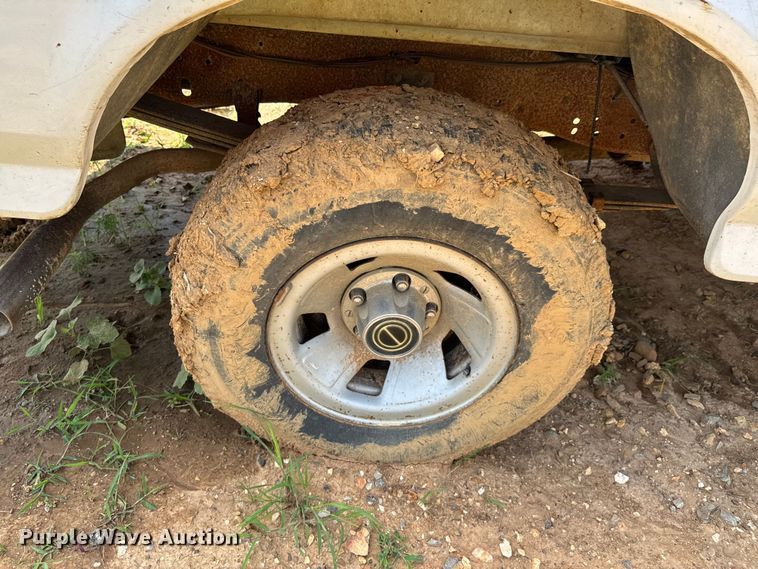 image for item DX0922 1995 Ford F150 pickup truck