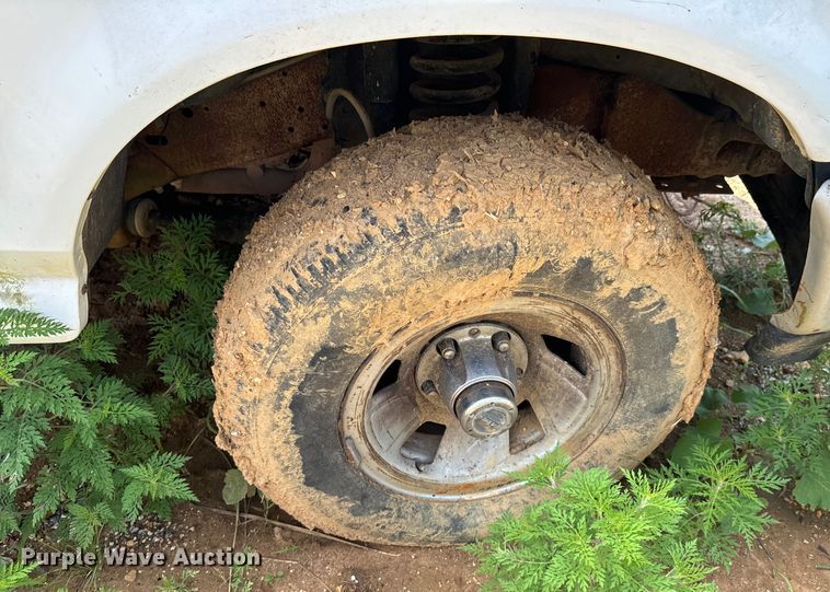 image for item DX0922 1995 Ford F150 pickup truck