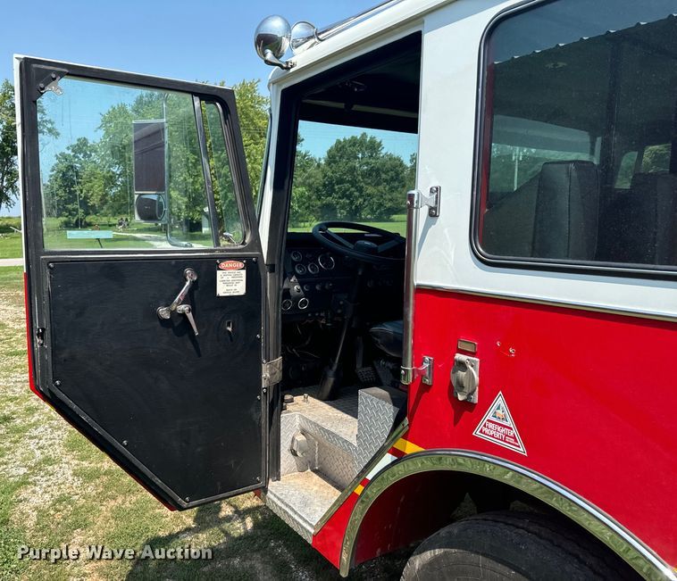 image for item DX0946 1988 Pierce Arrow pumper fire truck