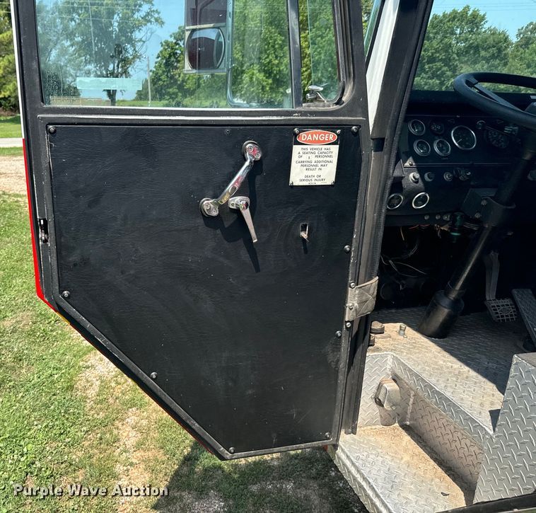 image for item DX0946 1988 Pierce Arrow pumper fire truck