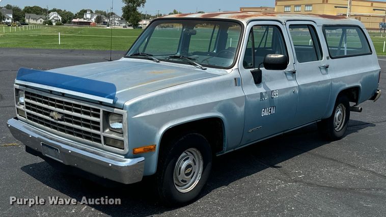 image for item DX0948 1991 Chevrolet Suburban 1500 SUV