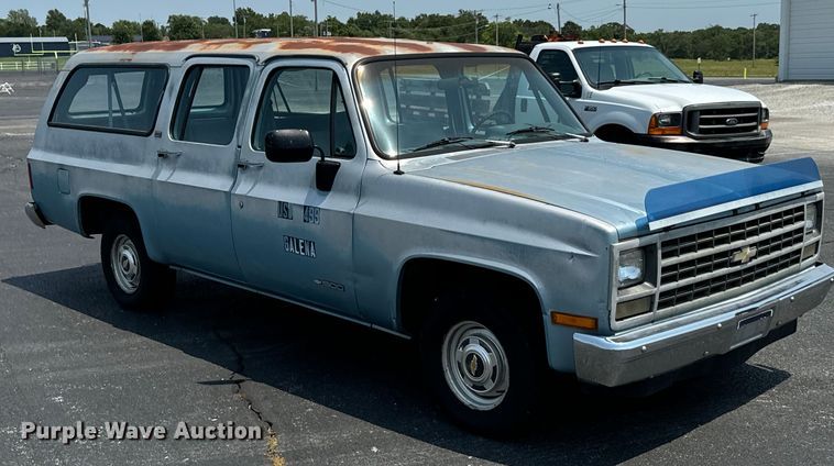 image for item DX0948 1991 Chevrolet Suburban 1500 SUV