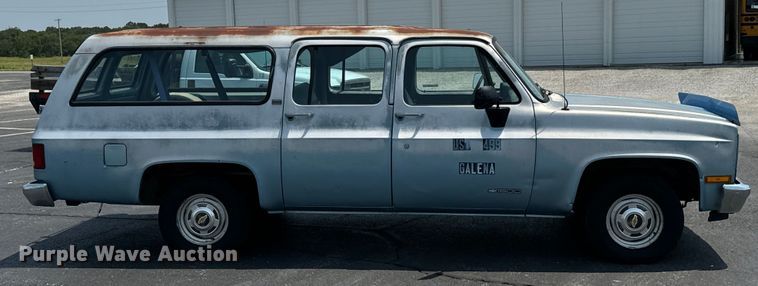 image for item DX0948 1991 Chevrolet Suburban 1500 SUV