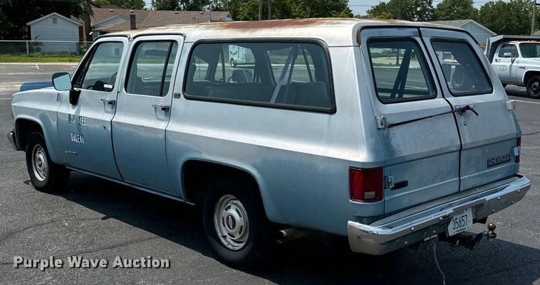 image for item DX0948 1991 Chevrolet Suburban 1500 SUV