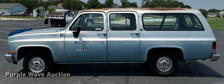 image for item DX0948 1991 Chevrolet Suburban 1500 SUV