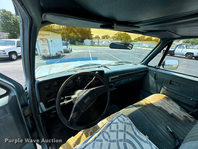 image for item DX0948 1991 Chevrolet Suburban 1500 SUV