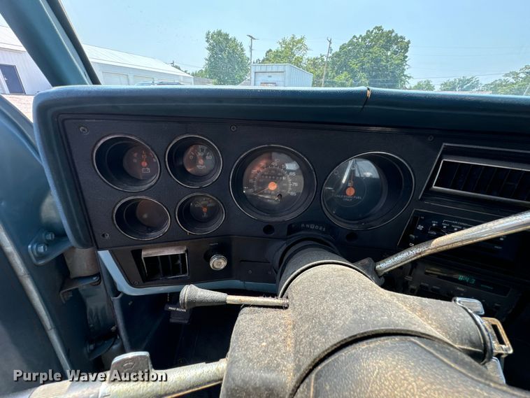 image for item DX0948 1991 Chevrolet Suburban 1500 SUV