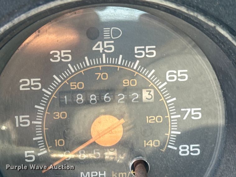 image for item DX0948 1991 Chevrolet Suburban 1500 SUV