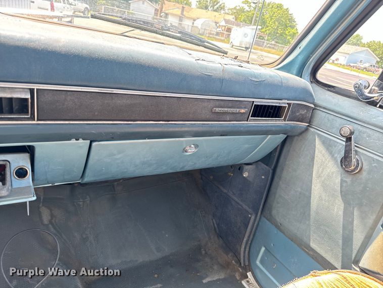 image for item DX0948 1991 Chevrolet Suburban 1500 SUV