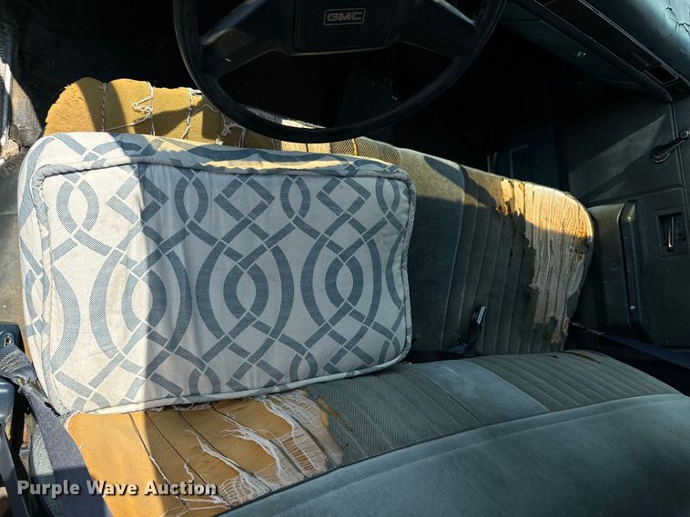 image for item DX0948 1991 Chevrolet Suburban 1500 SUV