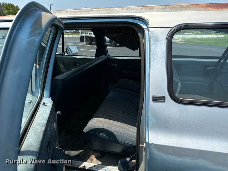 image for item DX0948 1991 Chevrolet Suburban 1500 SUV