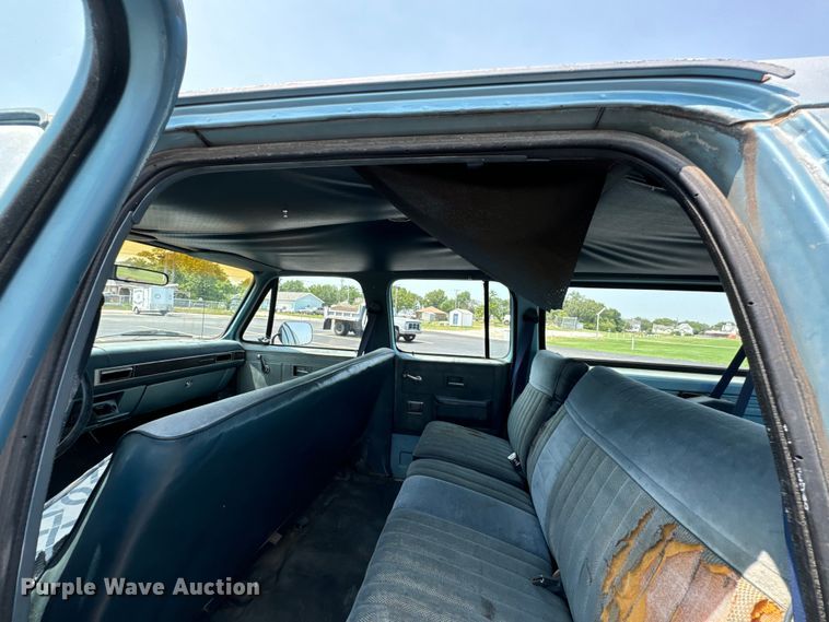 image for item DX0948 1991 Chevrolet Suburban 1500 SUV