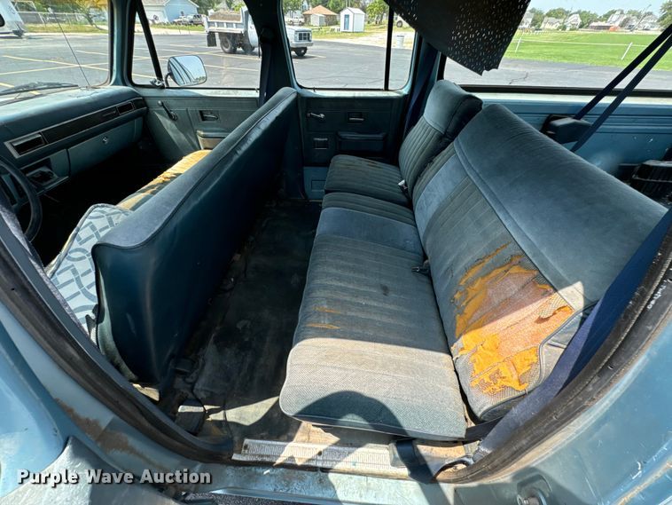 image for item DX0948 1991 Chevrolet Suburban 1500 SUV