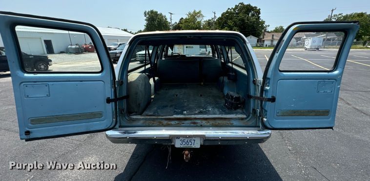 image for item DX0948 1991 Chevrolet Suburban 1500 SUV