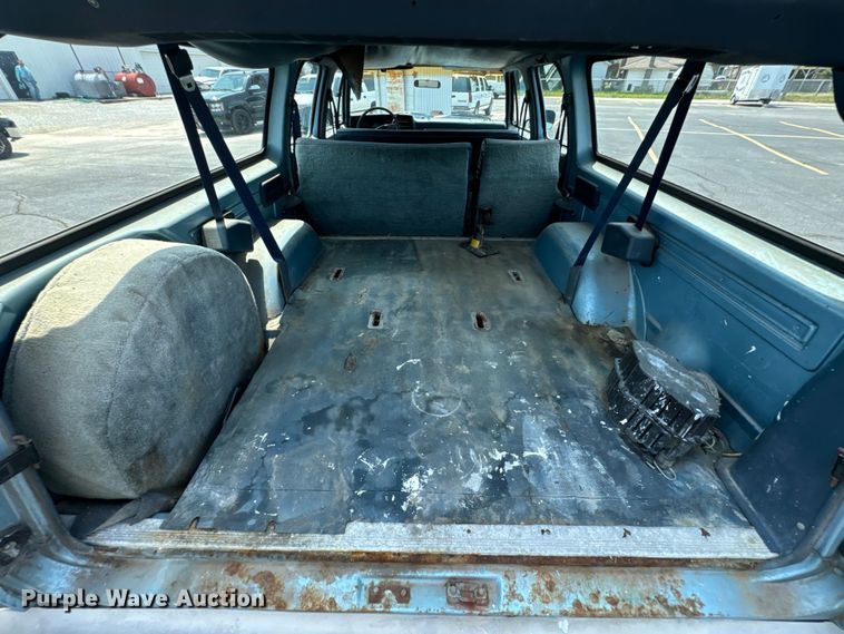 image for item DX0948 1991 Chevrolet Suburban 1500 SUV