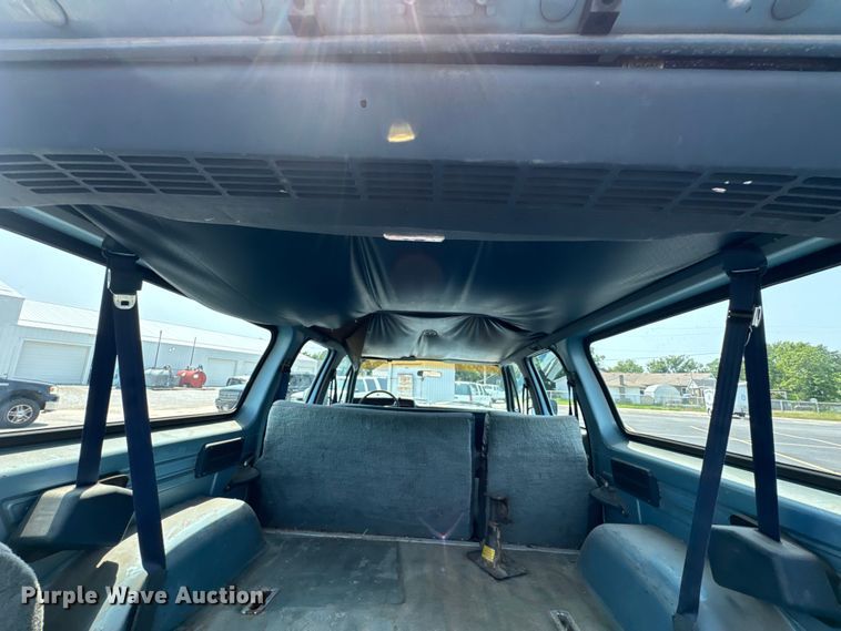 image for item DX0948 1991 Chevrolet Suburban 1500 SUV