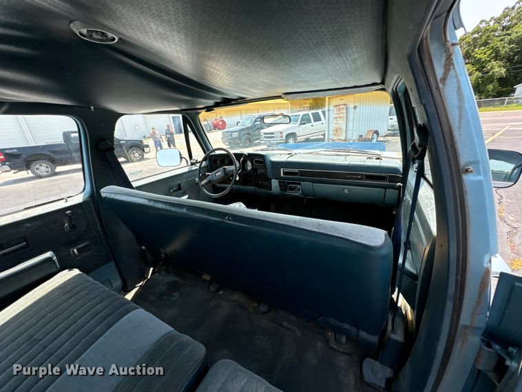 image for item DX0948 1991 Chevrolet Suburban 1500 SUV