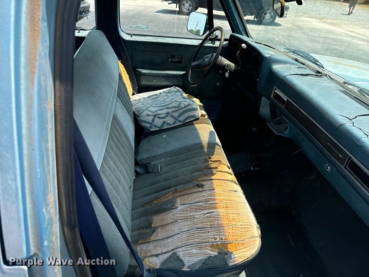 image for item DX0948 1991 Chevrolet Suburban 1500 SUV