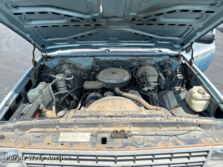 image for item DX0948 1991 Chevrolet Suburban 1500 SUV