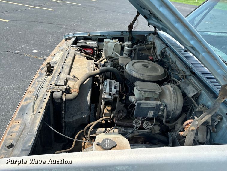 image for item DX0948 1991 Chevrolet Suburban 1500 SUV