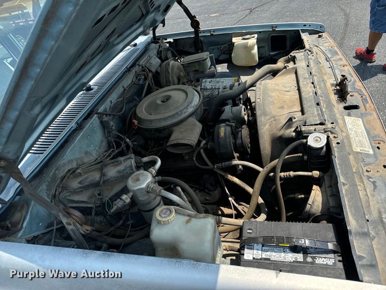 image for item DX0948 1991 Chevrolet Suburban 1500 SUV