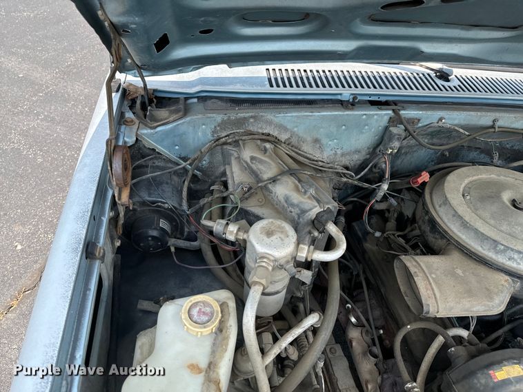 image for item DX0948 1991 Chevrolet Suburban 1500 SUV