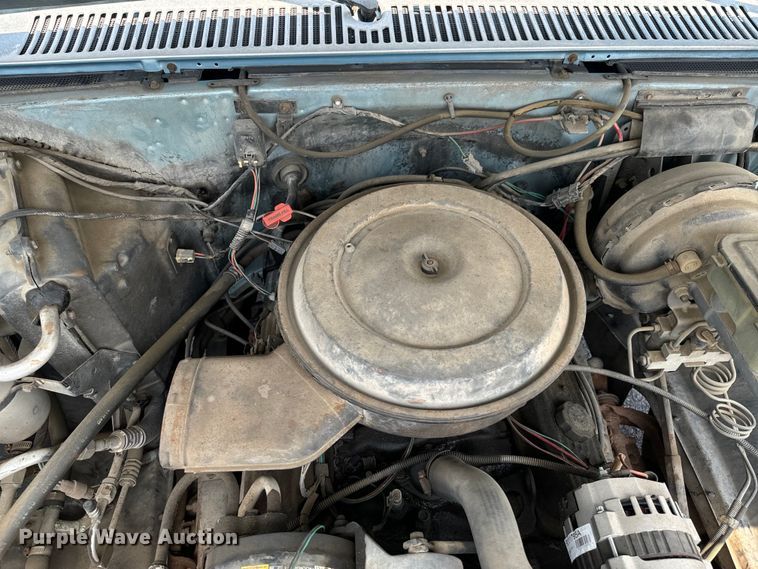 image for item DX0948 1991 Chevrolet Suburban 1500 SUV