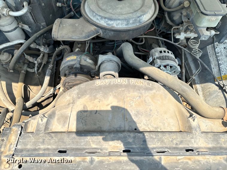 image for item DX0948 1991 Chevrolet Suburban 1500 SUV