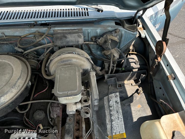 image for item DX0948 1991 Chevrolet Suburban 1500 SUV