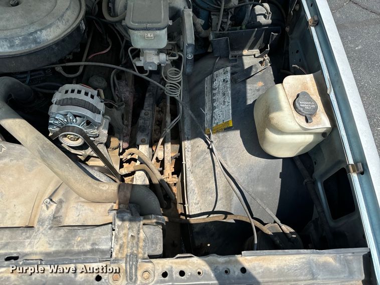 image for item DX0948 1991 Chevrolet Suburban 1500 SUV