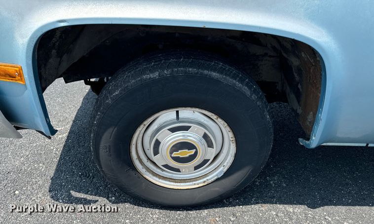 image for item DX0948 1991 Chevrolet Suburban 1500 SUV