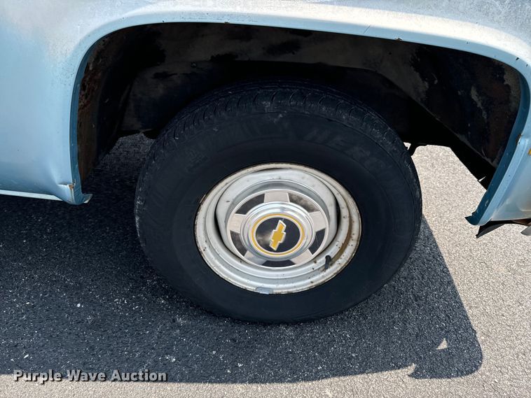 image for item DX0948 1991 Chevrolet Suburban 1500 SUV