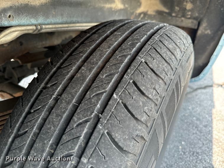 image for item DX0948 1991 Chevrolet Suburban 1500 SUV