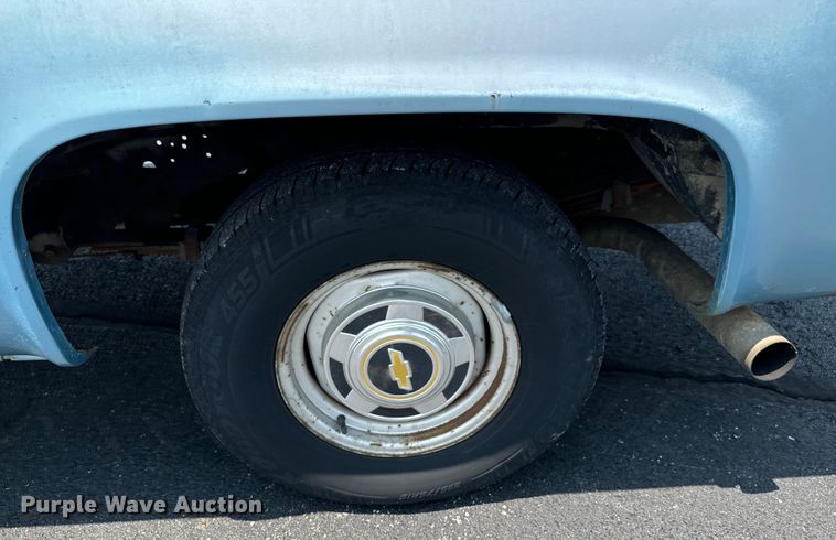 image for item DX0948 1991 Chevrolet Suburban 1500 SUV