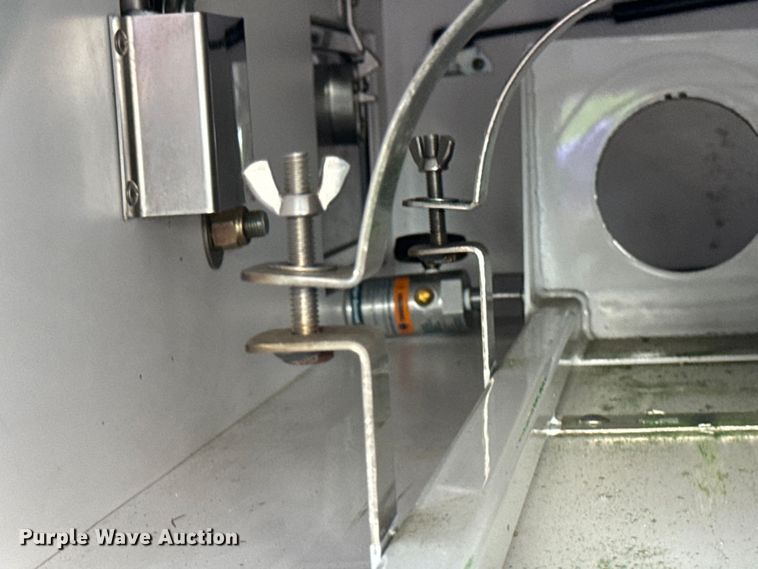 image for item EH4337 2010 Freightliner Buisness Class M2 ambulance