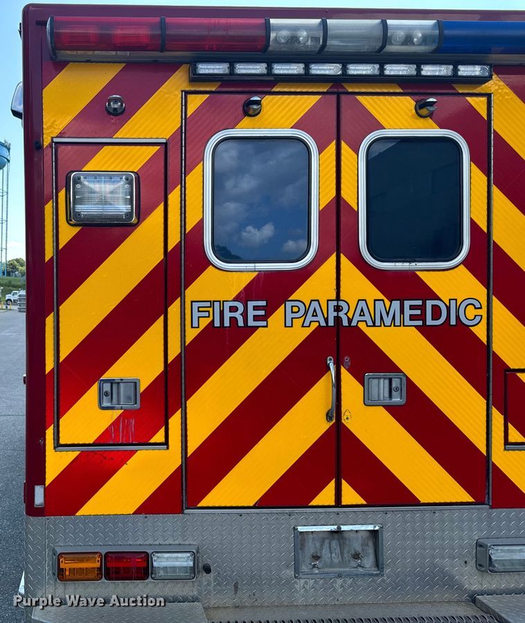 image for item EH4337 2010 Freightliner Buisness Class M2 ambulance